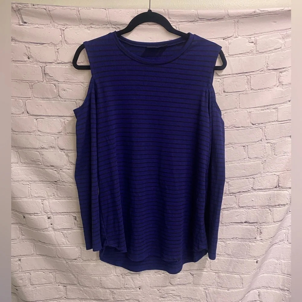 5/$20 Women’s Apt. 9 Long Sleeve Striped Shoulder Cut Out Shirt M Blue Black - Picture 1 of 6